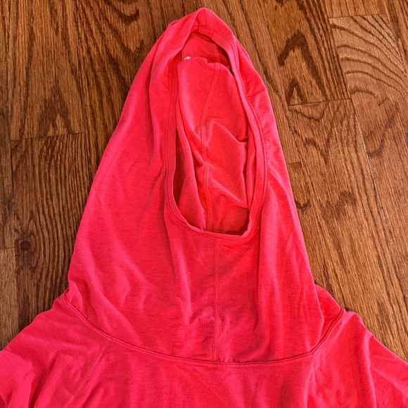 GAPFit Breathe Hoodie Pullover Top Vibe Red Athletic Kangaroo Pocket Size M - Picture 8 of 9
